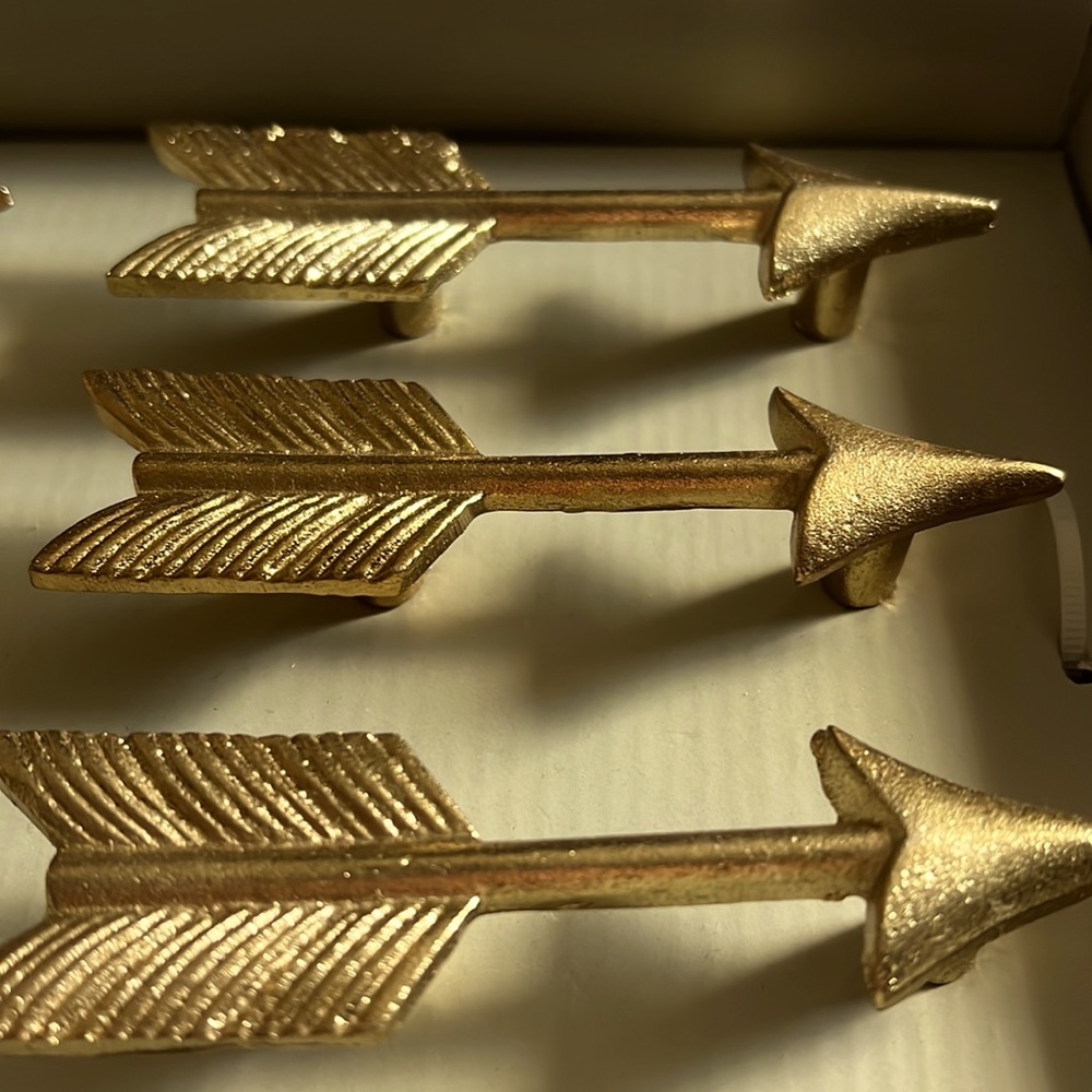 NWT Gold ARROW DRAWER PULLS KNOBS SET OF 12 - Picture 3 of 4